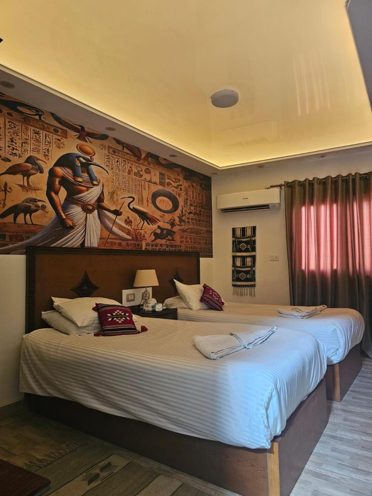 Atlantis Pyramids Inn Ghatati Luaran gambar