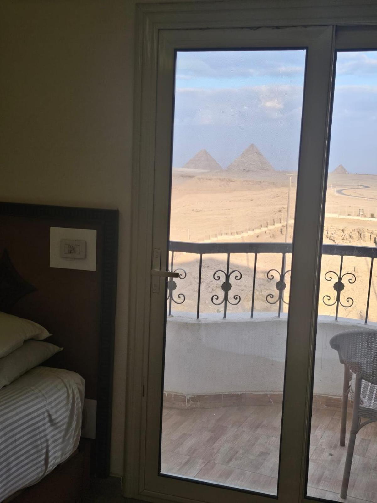 Atlantis Pyramids Inn Ghatati Luaran gambar