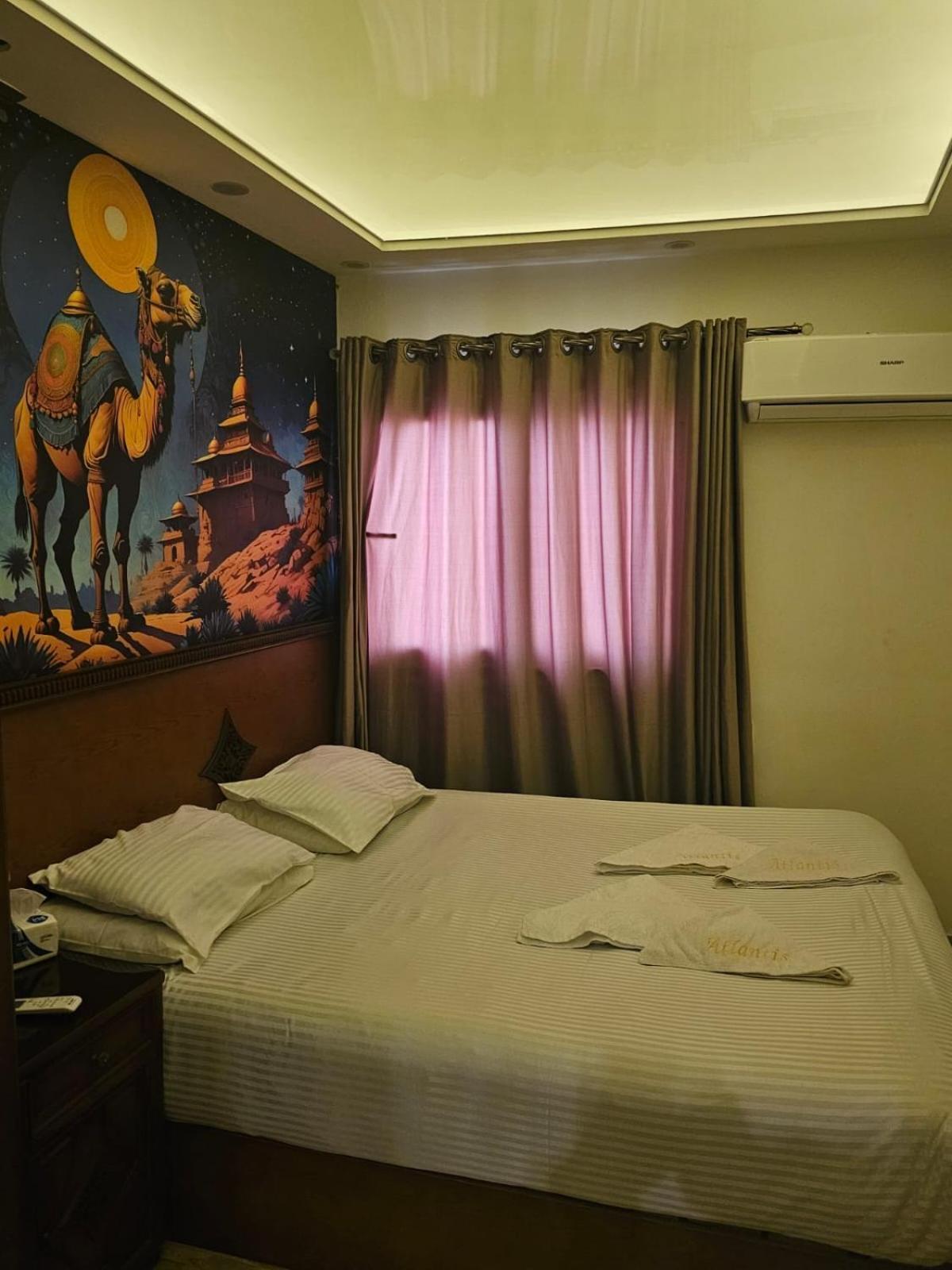Atlantis Pyramids Inn Ghatati Luaran gambar